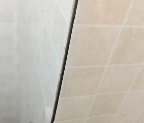 道外瓷砖空鼓维修公司分享阳台瓷砖脱落的修复过程可以分为以下几个步骤