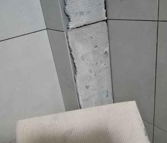 道外瓷砖空鼓维修公司分享下厨房瓷砖脱落的补救措施。